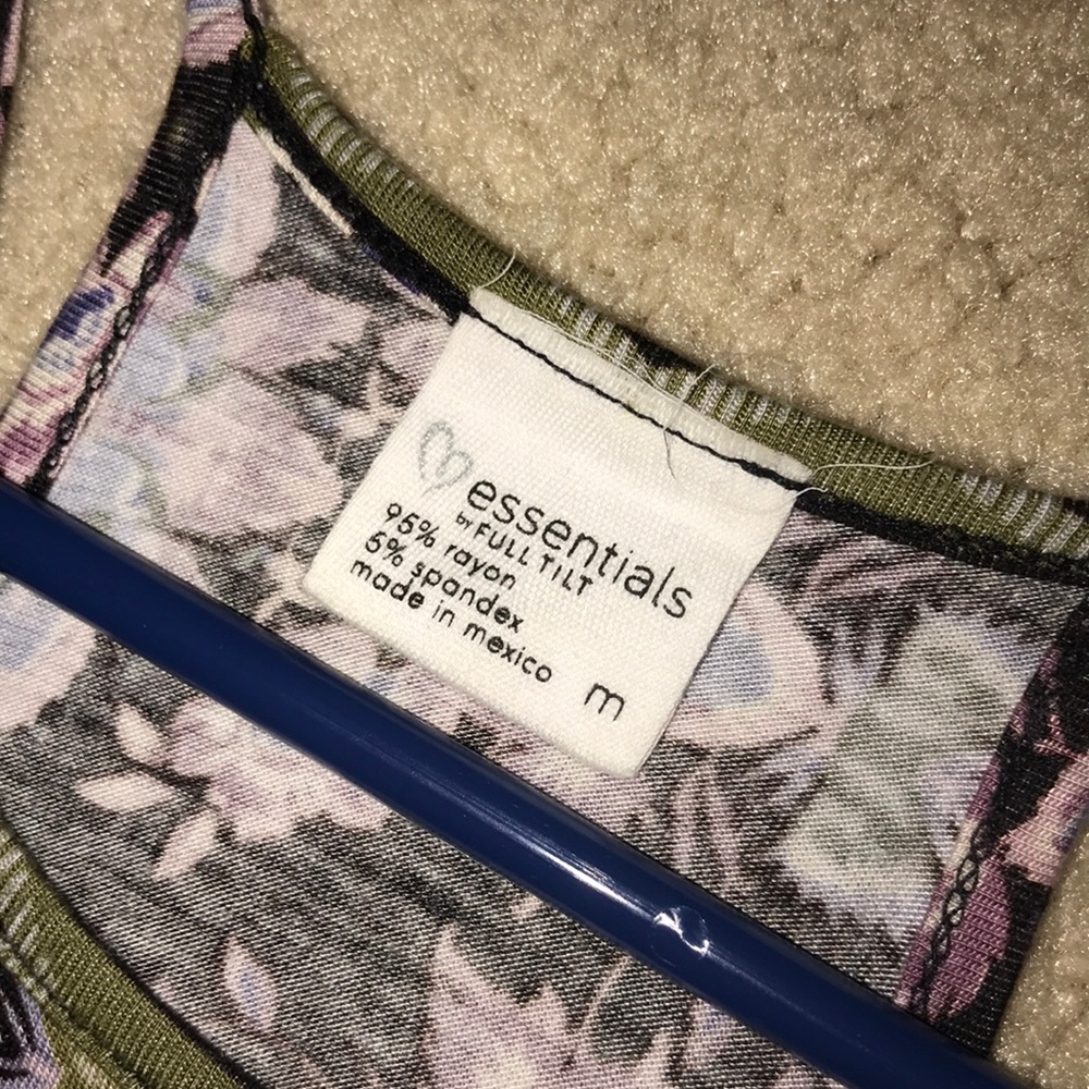 Patterned halter top - Picture 2 of 3